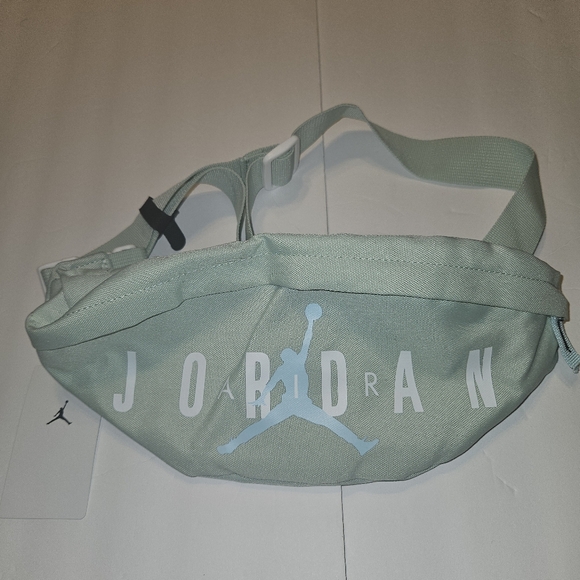 Nike Jordan Crossbody Waist Bag/Hip Pack Unisex Small (Pistachio Frost) - Picture 10 of 12